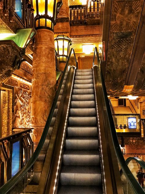 Harrods. The Little Know Secrets inside the world's best famous department store Selfies Outside, London Harrods, London Ideas, Euro Travel, Secret London, Famous Food, Harrods London, Clothes Making, Plane Ticket