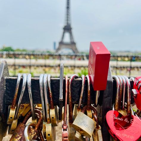 Where To Put Love Locks In Paris In 2024 Love Locks Paris, Pullman Hotel, Paris Romance, Love In Paris, Love Locks, Flower Cafe, Hiking National Parks, Love Lock, Paris Cafe