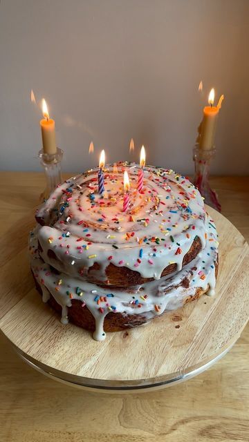 앤젤라 언니 on Instagram: "icing the cinnamon roll birthday cake was my favorite part. this was seriously so fun to make 🎂🌀😵‍💫🕯️🎉✨" Cute Aesthetic Recipes, Not Cake Birthday Cake, Simple Diy Cake Decorating Ideas, No Frosting Cake Ideas, Cinnamon Birthday Cake, At Home Birthday Cake, Adult Birthday Cake For Women, Funfetti Cake Decoration, 25 Birthday Party Ideas