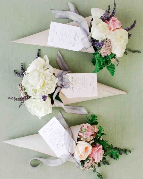 20 Tips for Throwing the Ultimate Spring Wedding | Martha Stewart Weddings - Wrap up your wedding with spring-themed favors. DIY bouquets (which can be arranged at a flower bar—this one was provided by Amaryllis) are a favorite takeaway of ours. #weddingfavors #weddingideas #springwedding #weddingflowers Mini Plant Favors, Diy Wedding Favors For Guests, Plant Wedding Favors, Diy Outfits, Wedding Favors And Gifts, Martha Weddings, Cactus Wedding, Edible Wedding Favors, Plants Ideas