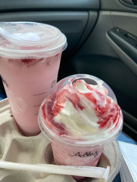 Kawa Starbucks, Summer Roberts, Bebidas Do Starbucks, Starbucks Drinks Recipes, Milk Shakes, Starbucks Recipes, Think Food, Starbucks Drinks, Food Obsession