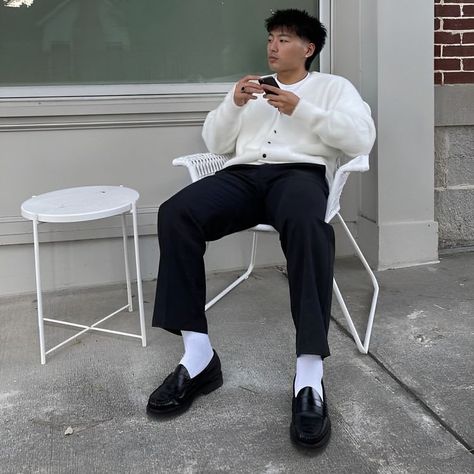 Loafer Outfit Men, Men Loafers Outfit, Loafer Outfits, Formal Streetwear, Minimalist Fashion Men, Loafers Outfit, Classy Outfits Men, Knit Wear, Street Fashion Men Streetwear