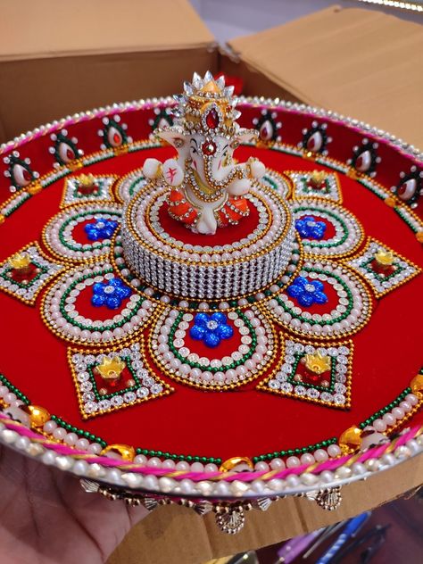 Thali Decoration Ideas For Competition, Aarathi Plates Decoration, Arti Thali Decoration Ideas For Ganpati, Pooja Thali Decoration Ideas, Thali Ideas, Indian Decor Diy, Engagement Platter, Arti Thali Decoration, Arti Thali