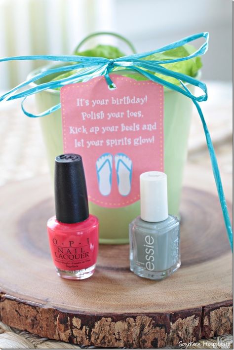 nail polish gift idea Southern Nails, Christmas Gift Ideas For Boyfriend, 365 Jar, Christmas Gift Baskets Diy, Nail Polish Gift, Girly Birthday, Gift Ideas For Boyfriend, Easy Diy Christmas Gifts, Christmas Gifts To Make