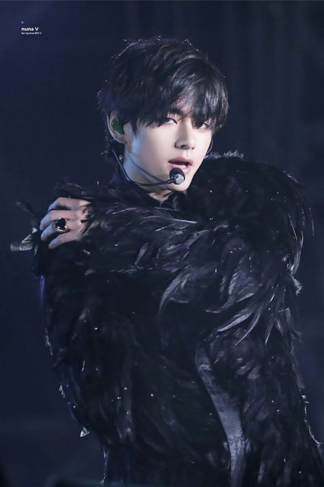 Here Are 7 Male Idols Who Give Off Vampire Vibes - Koreaboo V Bts Wallpaper, Teardrop Trailer, Bts Aesthetic Pictures, Plot Twist, Black Swan, Celebrity Art, Inspired Outfits, V Taehyung, Foto Bts