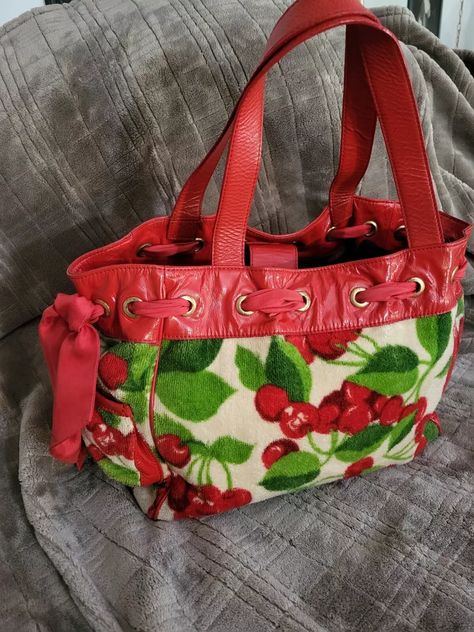 RARE VINTAGE JUICY COUTURE DAYDREAMER BAG | eBay Juicy Couture Daydreamer Bag, Juicy Couture Daydreamer, Velour Bag, Vintage Juicy Couture, Closet Tour, Inside My Bag, Girly Accessories, Juicy Couture Bags, Cherry Print