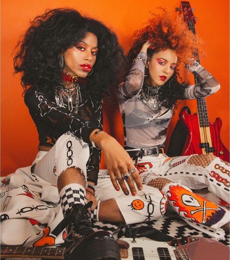 Nova Twins, Mv Outfits, Rpg Ideas, Arte Punk, Goth Fashion Punk, Vegas Style, Afro Punk, Punk Goth, Celebrity Look