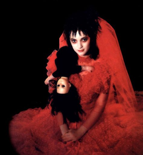 Winona Ryder as Lydia Deetz, Beetle Juice (1988) Beetlejuice Winona, Winona Ryder Beetlejuice, Tim Burton Personajes, Lydia Beetlejuice, Halloween Make-up Looks, Winona Forever, Tim Burton Characters, Beetlejuice Halloween, Lydia Deetz