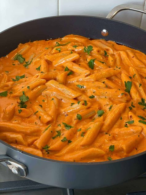 Penne alla vodka, freshly made in a pan. Cheesy Vodka Pasta, Food To Make With Nothing In The House, Vodka Pasta No Vodka, Pasta A La Vodka Recipes, Spicy Vodka Gnocchi, Penne Alla Vodka With Sausage, Penne Vodka Sauce Recipe, Best Vodka Pasta Recipe, Easy At Home Dinners