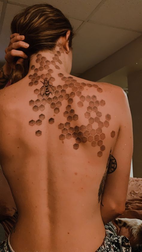 Beehive Neck Tattoo, Honeycomb Back Tattoo, Honeycomb Tattoo Neck, Beehive Tattoo Sleeve, Honey Comb Neck Tattoos, Honey Combs Tattoo, Unique Stomach Tattoos, Bee Hive Tattoos, Bee Back Tattoo