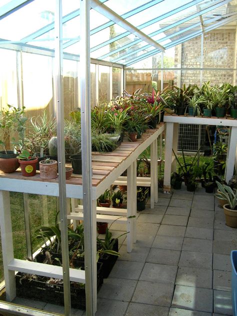 green house Central Texas Gardening, Greenhouse Living, Garden Diy Decoration Ideas, Beautiful Greenhouse, Greenhouse Heaters, Greenhouses For Sale, Greenhouse Design, Commercial Greenhouse, Hobby Greenhouse