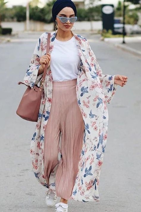 Best Abaya Fashion To Wear On Girl's Night | INNERMOD Colorfull Style, Modest Summer Fashion, Hijab Fashion Summer, Modest Clothes, Kimono Outfit, Modern Hijab Fashion, Mode Kimono, Mode Turban, Chique Outfits