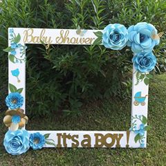 #selfieframe #photoframe #smile #saycheese #babyshower #itsaboy #blueflowers #paperflowers #handmade #paper #paperflorist #paperflowersbackdrop #floresdepapel #hechoamano #papercraft #crafting #marcoparafotos Baby Shower Frame, Shower Frame, Baby Shower Pictures, Elephant Baby Shower Boy, Baby Shower Photo Booth, Elephant Baby Shower Theme, Diy Baby Shower Decorations, Baby Shower Deco, Cadeau Baby Shower