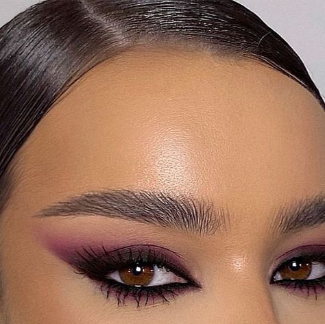 𝐁𝐀𝐁𝐘- 𝗯𝘆 𝗟𝗼𝗿𝗿𝗮𝗶𝗻𝗲 ®️ on Instagram: "Baby Eyeshadow Palette using “lava” shade for this plum smokey & Hollywood lashes" Plum Makeup Look, Hollywood Lashes, Plum Makeup, Plum Dress, Instagram Baby, Lorraine, Eyeshadow Palette, Plum, Makeup Looks