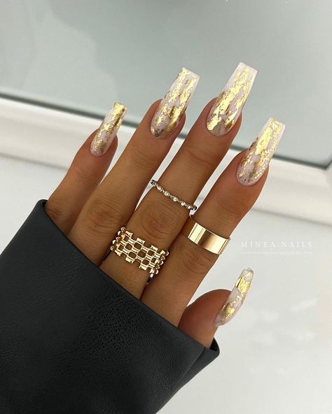 15 Bright Summer Nail Ideas to Inspire You Beyonce Nails Inspiration, Rainbow Chrome Nails, Gold Summer Nails, White Coffin Nails, Golden Nails, Bright Summer Nails, Unghie Nail Art, Foil Nails, Luxury Nails