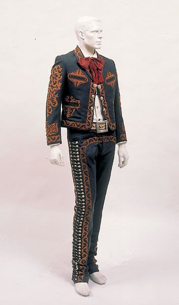 Gala Charro Suit, 1940s Charro Outfit For Men, Mariachi Outfit, Mariachi Suit, Charro Outfit, Mexican Cowboy, Charro Suit, Western Costumes, Mexican Men, Western Suits