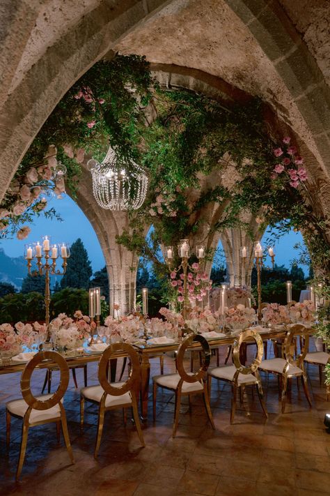 Romantic Destination Wedding in the Amalfi Coast | Summer Wedding | Emma Events | A beautiful view for this garden wedding filled with pink roses and romantic moments! This couple decided to have a destination wedding at Villa Cimbrone in the Amalfi Coast, Italy. Get inspired by outdoor wedding aisle ideas, dreamy wedding backdrop, luxury wedding decor and Italy wedding ceremony.Book Emma Events to help you plan your dream destination wedding or unique elopement at emmaevents.it! Italian Wedding Venues, Villa Cimbrone, Romantic Wedding Receptions, Amalfi Coast Wedding, Dream Wedding Decorations, Romantic Garden Wedding, Dream Wedding Venues, Dream Destination Wedding, Villa Wedding