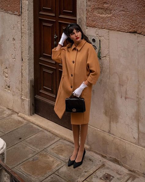 Paola Cossentino on Instagram: “I wanted a coat that made me feel like a character of Breakfast at Tiffany 🤍 Brigitte Coat from Paola Cossentino X @gaalaparis limited…” Gloves Style, Summer Gloves, Long Leather Gloves, Formal Gloves, Cotton Gloves, Preppy Chic, Cashmere Gloves, Dress Gloves, A Character