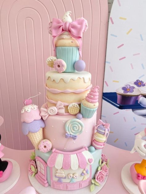 Sweet Birthday Cake, Candyland Cake, Lollipop Cake, Lollipop Party, Candy Birthday Cakes, Candy Gift Baskets, Big Wedding Cakes, Baby Birthday Decorations, Second Birthday Ideas