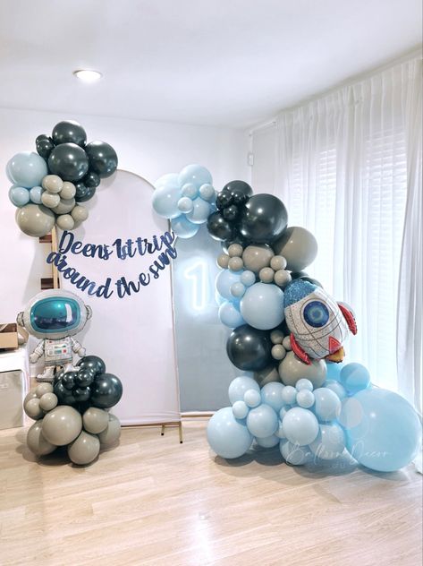 First trip around the sun balloon decor 👩🏼‍🚀🚀 First Trip Around The Sun Balloons, First Trip Around The Sun Balloon Arch, First Trip Around The Sun Backdrop, First Trip Around The Sun Birthday Party Decor, 1st Trip Around The Sun Birthday Party, Sun Balloon, 1st Trip Around The Sun, Astronaut Theme, Galaxy Birthday