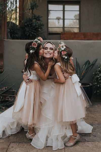 Stunning Wedding Photos, Wedding Portrait Poses, Wedding Picture Poses, Wedding Photography Styles, Party Pictures, Sunset Wedding, Wedding Photos Poses, Bridal Hairstyles, Wedding Flower Girl