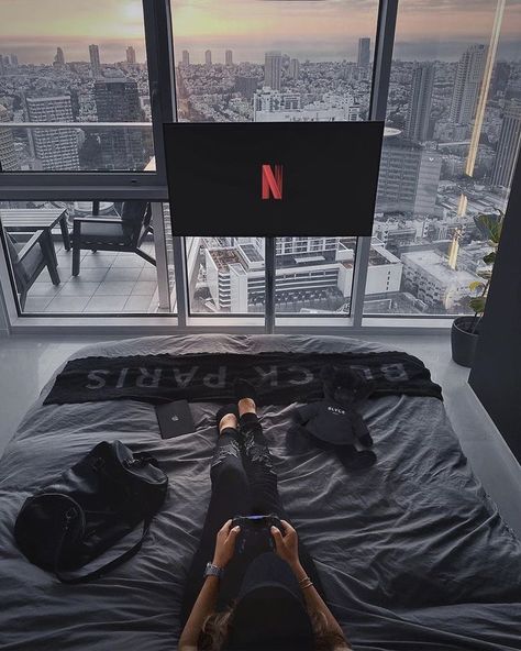 Rent Room, Blvck Paris, Black Bedroom Design, Loft Interior, Bedroom Setup, Foto Poses, Black Luxury, Dream Apartment, Luxury Homes Dream Houses