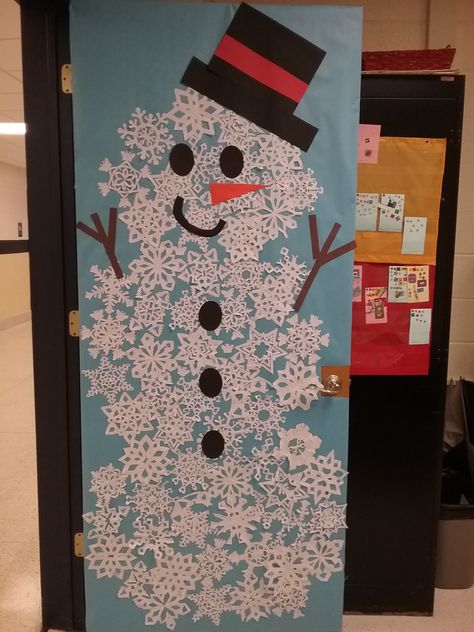 Snow Themed Door Decorations, Classroom Snowman Door, Snowflake Classroom Door Ideas, Snowflake Door Decor, Let It Snow Door Decoration, Christmas School Door Decorating Ideas, Classroom Door January, January School Door Ideas, Frosty The Snowman Door Decoration