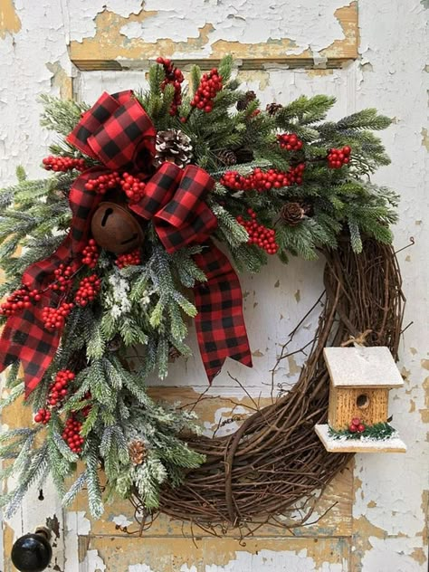 20 Ideas for Creative Wreaths Decoration Apart from the Christmas tree, another decoration to make a strong vibe of Christmas season is a wreath. So, let’s look at our ideas for creative wreaths decoration! Rustic Christmas Wreaths, Affordable Christmas Decorations, Rustic Christmas Wreath, Christmas Decorations Wreaths, Wreath Decoration, Xmas Wreaths, Christmas Decorations Rustic, Christmas Wreaths Diy, Noel Christmas