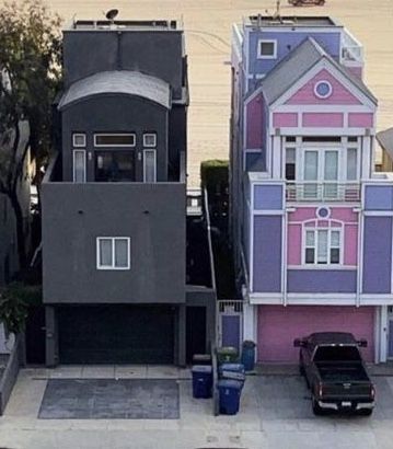 Opposite Houses Meme, Opposites Friends Aesthetic, Pink And Black House Next To Each Other, Girly And Goth Friends, Opposite Astetics Friends, Goth And Pink Couple, 2 Opposite Best Friends, Opposite Attracts Aesthetic, Emo And Girly Duo