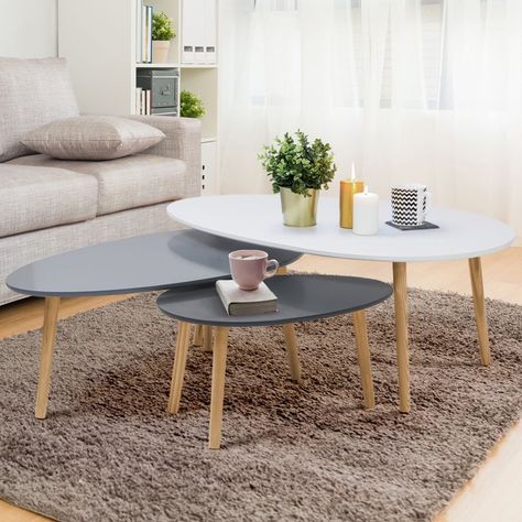 Mobilier d'intérieur > Meuble de salon > Table basse IDMARKET, Descriptif du lot de 3 tables basses gigognes laquées blanc/gris scandinaveApportez une vraie touche contemporaine à votre salon-séjour grâce à ce lot de 3 tables basses gigogne laquées blanches et grises qui s'accorderont parfaitement à votre intérieur. Leur design, d'inspiration nordique, est à la fois ultra-tendance, simple et sophistiqué.Libre à vous d'agencer chaque table basse gigogne de la manière dont vous le souhaitez Modern Apartment Living Room, Small House Interior, Living Room Setup, Small House Interior Design, Decor Home Living Room, Living Room Decor Apartment, Contemporary Living Room, Deco Table, Coffee Table Design