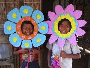 Spring Masks For Kids, Flower Mask For Kids, Claire Ritchie, Newspaper Art And Craft, Flower Costume Kids, Stage Backdrop Design, Mask Flower, Flower Props, Flower Mask