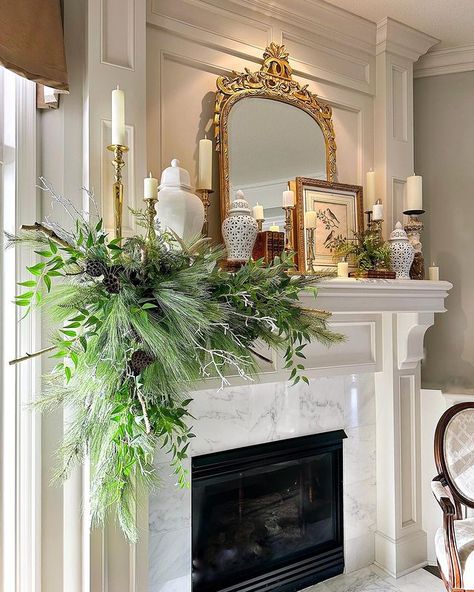 No Garland Christmas Mantle, Layering Pictures On Mantle, Christmas Mantle Without Garland, Lamp On Mantle, Christmas Mantel Decorations Fireplaces, Decorating Mantles, Decorated Mantels, Christmas Staircases, Christmas Fireplace Mantels