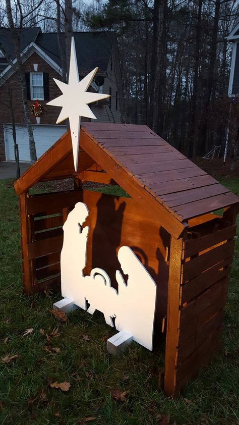 Christmas Nativity Scene Diy, Christmas Nativity Scene Display, Nativity Scene Diy, Nativity Scene Display, Christian Christmas Decorations, Outdoor Nativity, Diy Nativity, Christmas Art Projects, Christ Centered Christmas