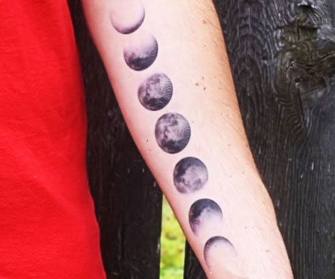 Marvel at the majesty of our moon at all hours of the day by placing this moon phases temporary tattoo on your body. This high quality tattoo is made with all natural ink that beautifully depicts every phase in the lunar cycle and last for up to seven days. Henna Tattoo Diy, Astronomy Tattoo, Moon Phases Tattoo, Tattoo Moon, Muster Tattoos, Moon Cycle, Phases Of The Moon, Tattoo Kits, Henna Tattoo Kit