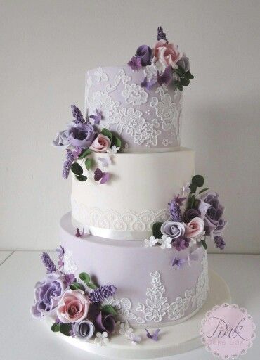 Wedding Cakes Lilac, Sugar Flower Wedding Cake, Lavender Wedding Cake, Purple Wedding Cakes, Purple Cakes, Torte Cupcake, Lace Wedding Cake, Romantic Wedding Cake, Lilac Wedding