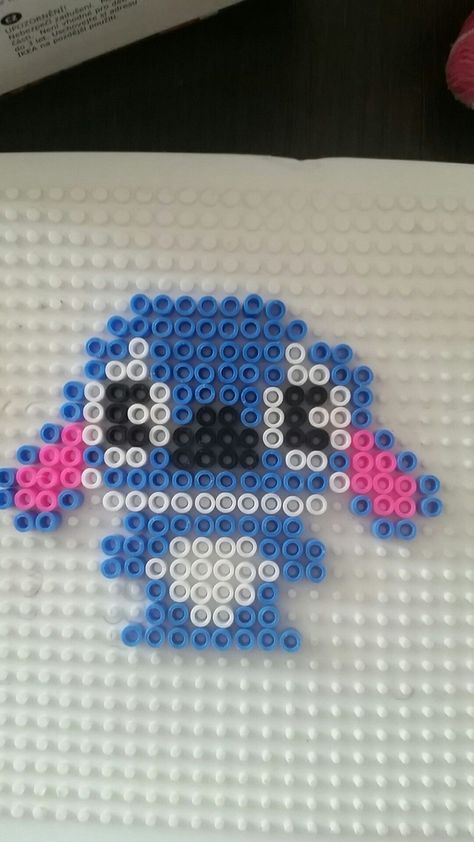 Perler Beads Stitch Disney, Pyssla Ideas Cute Easy, Cute Pyssla Ideas, Melt Bead Ideas, Pearl Beads Ideas Easy, Iron Bead Designs, Pyssla Stitch, Hamma Beads Ideas Easy, Pearl Bead Patterns