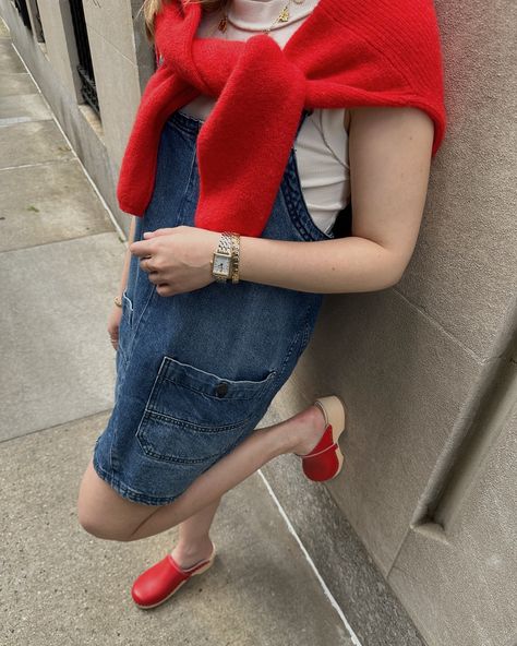 Red Clogs Outfit, Aesthetic Fourth Of July, Outfit Inspo Colorful, Red Clogs, Platform Clogs Shoes, Pinterest Summer, Fourth Of July Outfit, Clogs Outfit, Look Summer