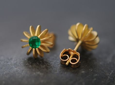 Emerald sea urchin stud earrings in satin finished 18K gold. Emeralds are 3.5mm wide and 0.125 carats Earrings are 9mm wide and 4mm deep. Your earrings will come in a gift box with a black bow. FREE SHIPPING To visit my shop, please go to https://www.etsy.com/shop/williamwhite All the jewellery is hand made by me in Cornwall, south-west England. William White, Emerald Stud Earrings, Black Diamond Earrings Studs, Indian Wedding Jewelry Sets, Black Diamond Studs, Diamond Jewelry Earrings, New Gold Jewellery Designs, Gold Earrings Models, Gold Diamond Earrings Studs