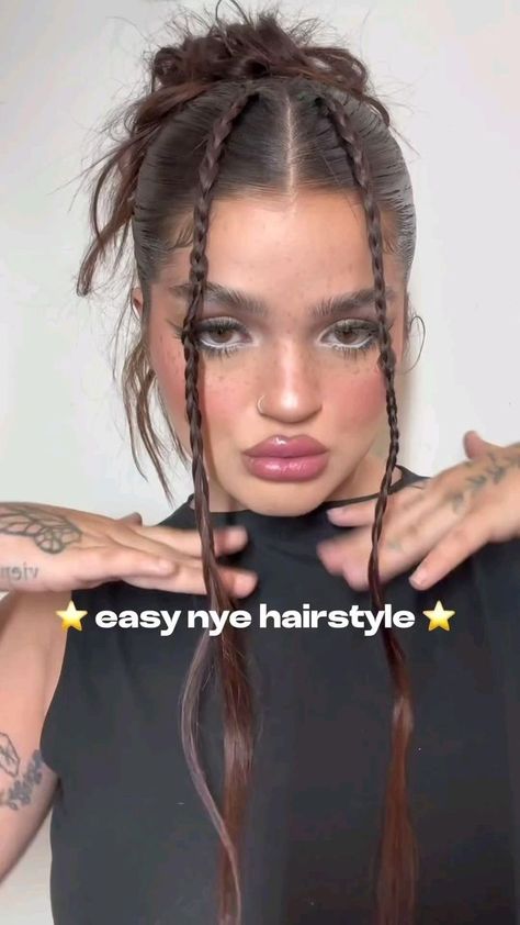 Pelo Color Vino, Nye Hairstyles, Rave Hairstyles, Coachella Hair, Color Block Hair, Rave Hair, Guest Hair, Easy Hair Updos, Peinados Fáciles Para Cabello Corto