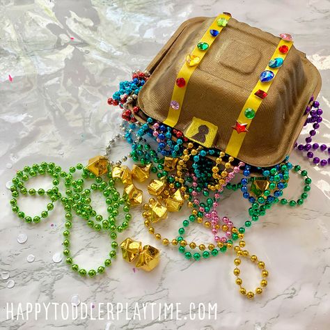 Treasure Chest Craft for Kids - HAPPY TODDLER PLAYTIME Smoothie Recipes For Toddlers, Treasure Chest Craft, Recipes For Toddlers, Chests Diy, Pirate Activities, Chest Ideas, Craft For Toddlers, Pirate Gifts, Pirate Crafts