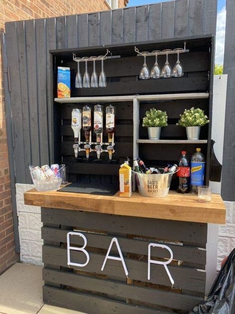 Pin by Dominique on Ideen für den Garten in 2022 | Diy home bar, Home bar designs, Diy outdoor bar Bar Outdoor Design, Diy Outdoor Bar, Home Bar Rooms, Outside Bars, Diy Home Bar, Kabinet Dapur, Backyard Bar, Bar Designs, Home Bar Designs