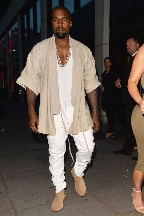 The Kanye West Look Book Photos | GQ Kanye West Fashion, Kanye West Outfits, Kanye Fashion, Kanye West Style, Kim Kardashian Kanye West, Mode Streetwear, Men Looks, Mens Street Style, All White