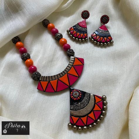 Madhubani Jewellery Design, Terracotta Jewellery Making Ideas, Terracotta Earrings Design, Terracotta Jewellery Designs Handmade, Moldit Jewelry, Terracotta Jewellery Designs Modern, Mouldit Clay Jewellery, Clay Jwellery Idea, Handmade Jwellary Idea