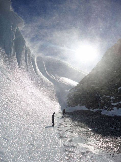 Dome Argus, Antarctica. -- 30 meter snow dunes, shaped by the wind. Frozen Waves, No Wave, To Infinity And Beyond, Alam Yang Indah, Science And Nature, Winter Scenes, Amazing Nature, The Snow, Beautiful World