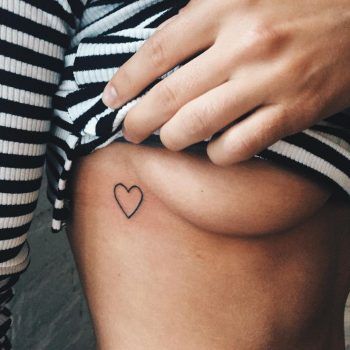 Small heart underboob tattoo Herz Tattoo Klein, Small Feminine Tattoos, Little Heart Tattoos, Tattoos For Women Small Meaningful, Underboob Tattoo Designs, Master Tattoo, Tiny Heart Tattoos, Small Heart Tattoos, Hidden Tattoos