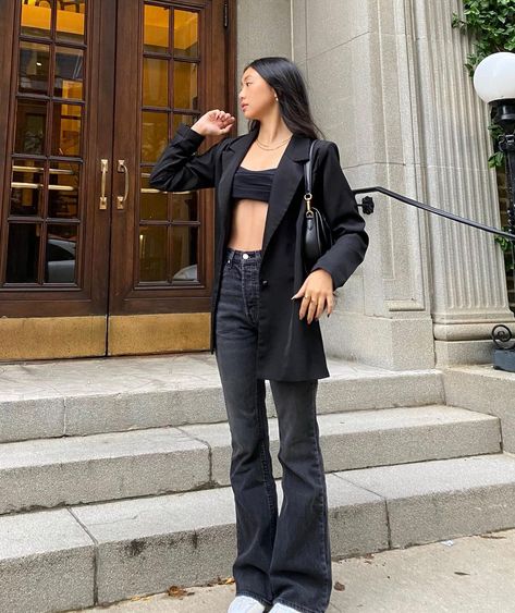 Breanna Quan, Trendy Flare Jeans, Corset Fashion Outfits, Casual Outfits Fashion, Crop Top With Jeans, Casual College Outfits, Corset Fashion, London Outfit, Poses Instagram