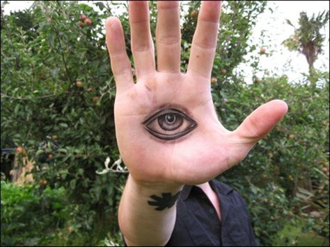 Hand Palm Tattoos, Ojo Tattoo, Eye Tattoo Meaning, All Seeing Eye Tattoo, Evil Eye Tattoo, Palm Tattoos, Hand Tats, Creepy Tattoos, Detailed Tattoo