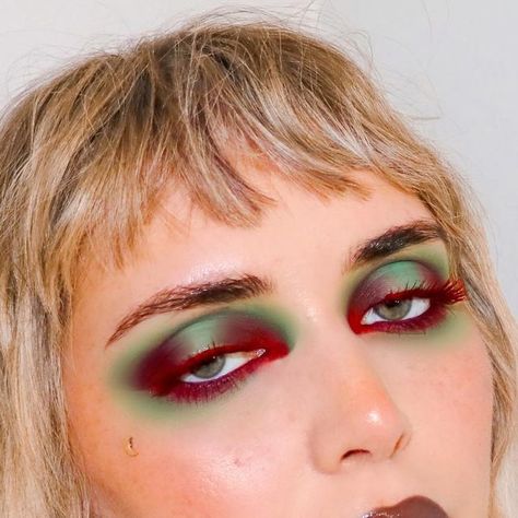 Red And Green Makeup Looks, Makeup Looks 2024, Red Eye Looks, Makeup For Red Hair, Red Mascara, Red Lashes, Red Makeup Looks, Serum Concealer, Funky Makeup