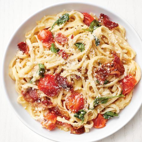 Bacon-Tomato Linguine By Food Network Kitchen Linguine Pasta Recipes, Pasta Recipes For Dinner, Tomato Linguine, Weeknight Dinner Recipes, Food Savory, Linguine Recipes, Linguine Pasta, Best Pasta Recipes, Bacon Tomato