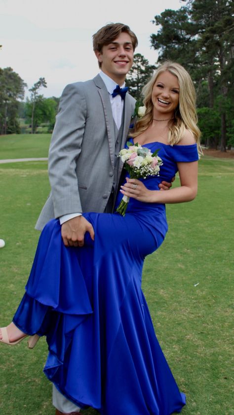 Royal Blue Prom Dresses Long, Prom Pictures Couples, Prom Picture Poses, Ruffle Prom Dress, Prom Couples, Evening Dress Long, Prom Poses, Mermaid Evening Dress, Royal Blue Prom Dresses